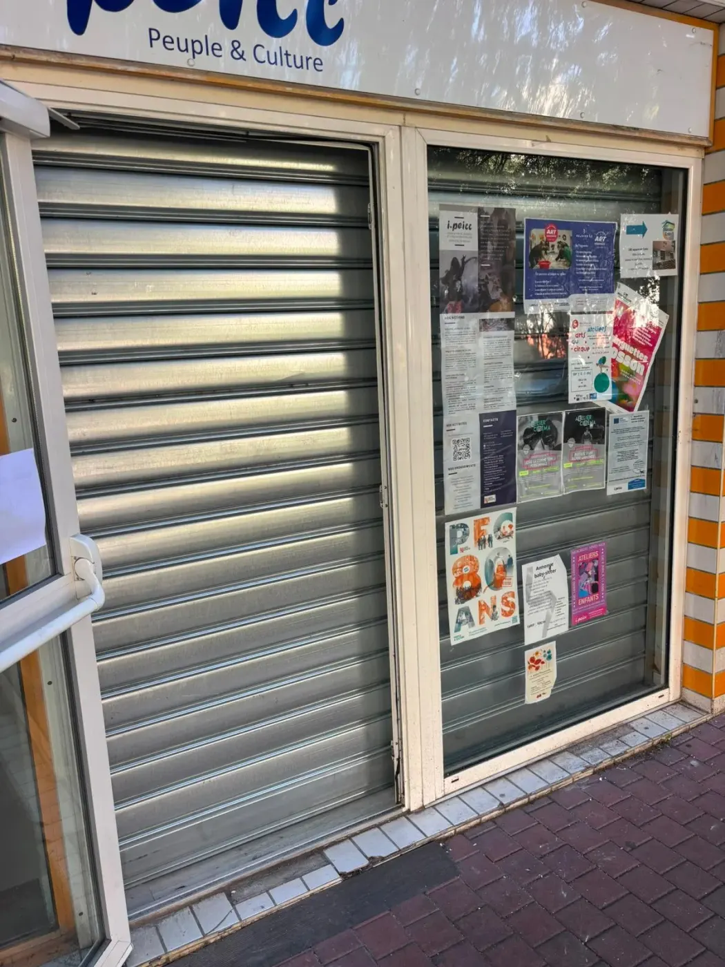 Installation et pose de rideau métallique à Marseille 7